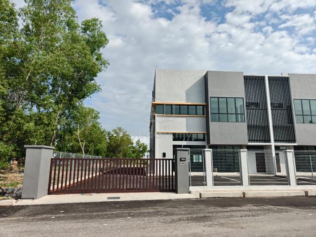 New Semi-D Warehouse Taman Bandar Baru Mergong For Sale 1