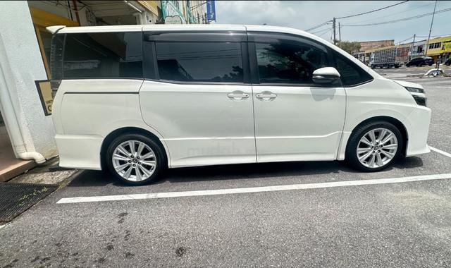 2022 Toyota VOXY 2.0 S-G (A) - 3