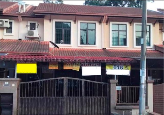 [BELOW MARKET 150K]2Storey Terrace Gated Ampang Saujana 1