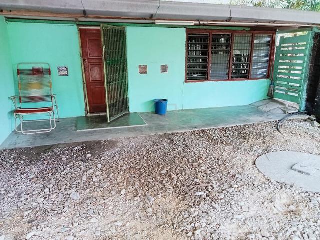 Rumah kampung Air Tawar Merlimau Melaka  1