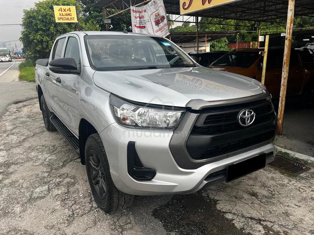 Toyota HILUX 2.4(A)REVO E D/C VNT 6PSD 4X4 Pickups - 4