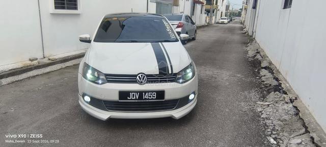 2015 Volkswagen POLO 1.6 FACELIFT (A) - 1
