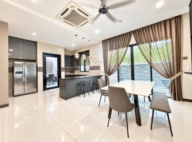 End Lot Renovated ❤️ 2 Storey Link House Bandar Kinrara BK 8 Puchong 1