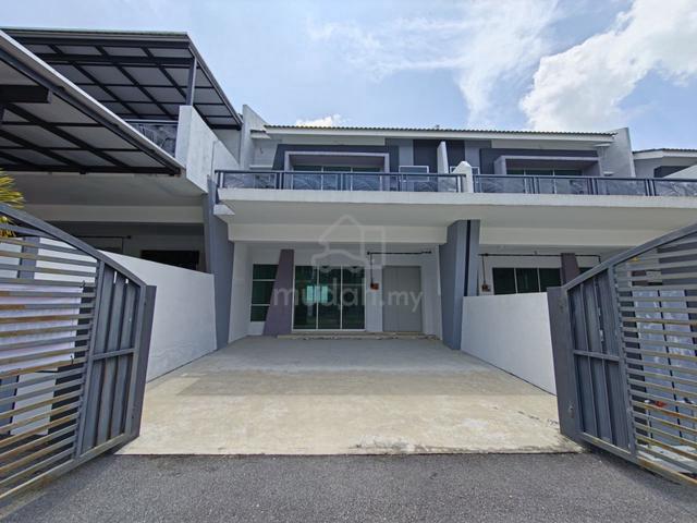 Lahat / 2 Storey Terrace / 22x70 / Gated & Guarded / New / Full Loan 1