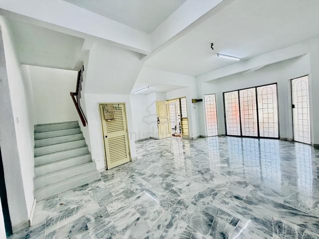 Seksyen 7 Shah Alam. Double storey house. 22x75 1