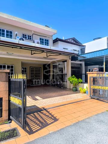 Renovated house Tmn Dato Ahmad Razali. 4 bilik tidur diatas 1