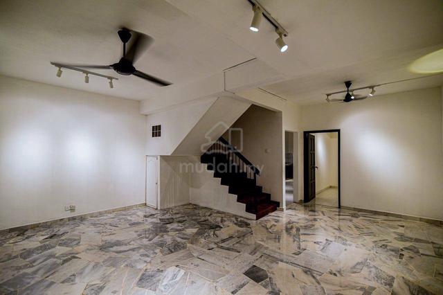 NEAR MRT 2 Storey Terrace House Taman Serdang Raya Seri Kembangan 1