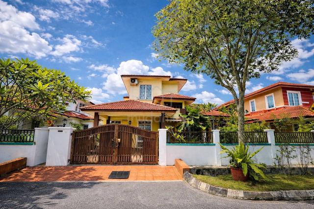 Huge Land 2 Storey Bungalow @ Seksyen 6, Bandar Bukit Mahkota, Bangi 1