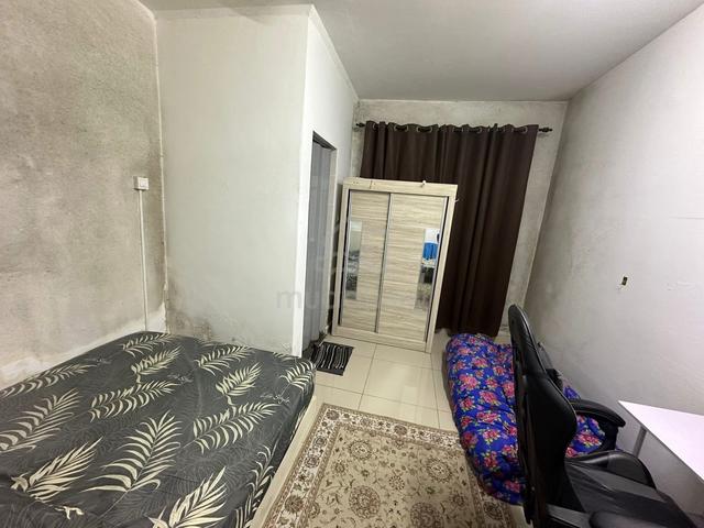 Bilik Sewa Perempuan 1