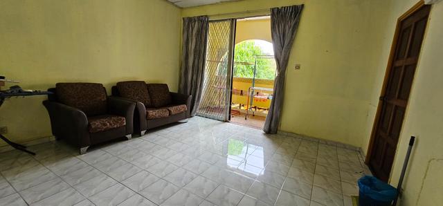 Bilik Wanita rumah teres seksyen 8 shah alam 1