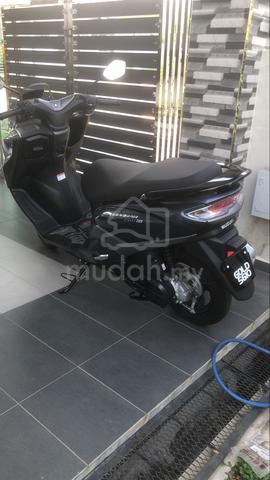 suzuki burgman street 125 scooter