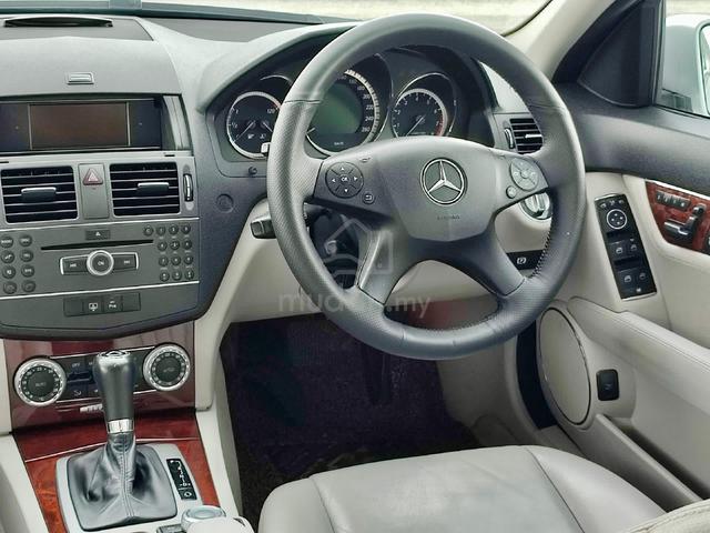 2010/2011 Mercedes Benz W204 C200 CGI - 4