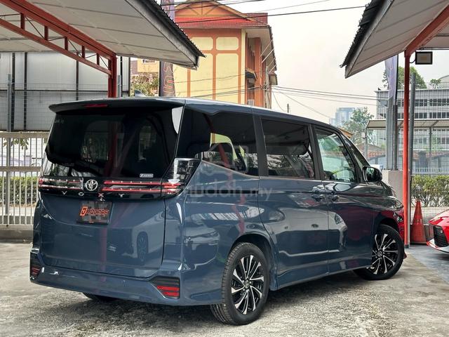 GORGEOUS COLOR 2023 Toyota VOXY 2.0 S-Z (A) - 3
