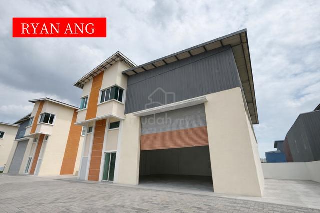 1.5 Storey Semi-Detached Factory For Rent Permatang Tinggi 1