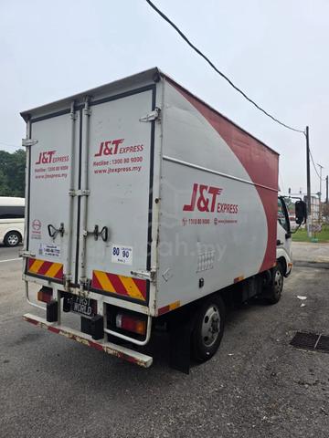 2021 HINO XZU600R ALUMINIUM Box - photo 2 of 5