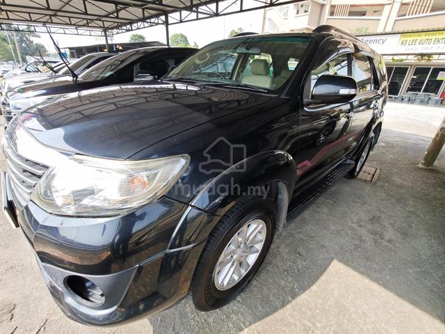 2013 Toyota fortuner 2.7 v auto  - 4