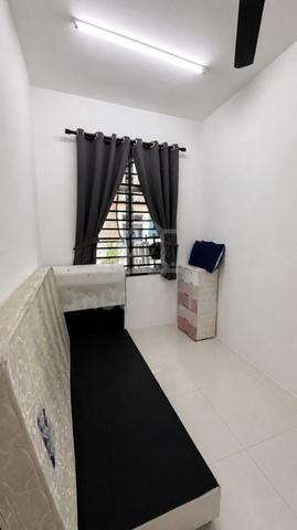 Bilik Sewa Perempuan 1