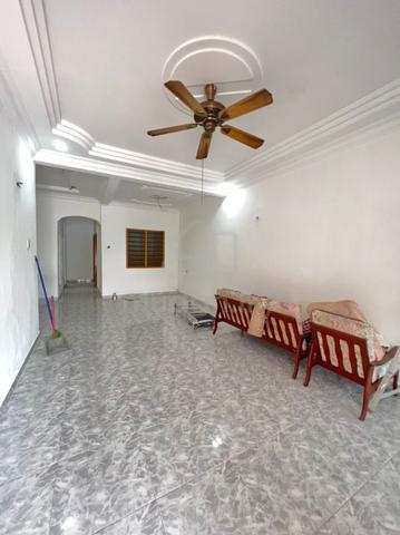 Taman Pelangi 5Mins to CIQ, Corner unit with Auto-Gate, Good condition 1