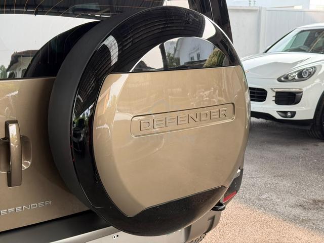 2024 Land Rover Defender 110 X-Dynamic HSE 3.0 - 5