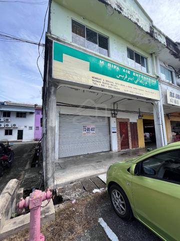 Shoplot end lot masjid tanah 1