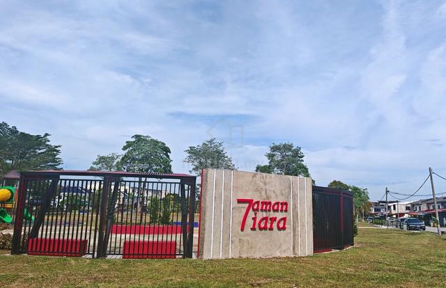 Taman Tiara / Tangkak / 2 Storey Terrace / Full Loan 1