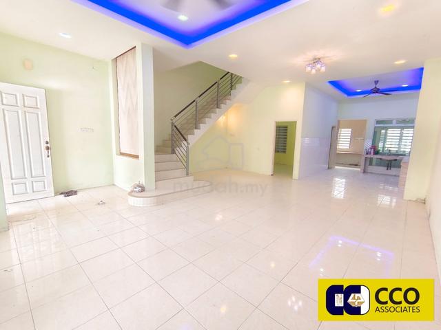Botani Bandar Cyber 2.5 Storey Terrace House Facing Field 4