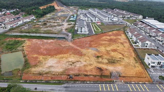 4.77 ACRE RESIDENTIAL LAND JALAN KUALA MENGKUANG PENATI Nr ARA KUDA 1