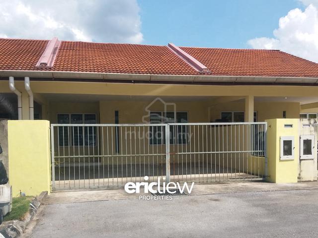 Single Storey House at Banquet Square, Batu Kawa for Sale 1