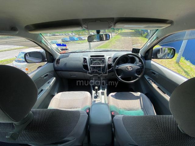 Toyota HILUX 2.5 G (A) VIGO TURBO REVERSE CAMERA - 2