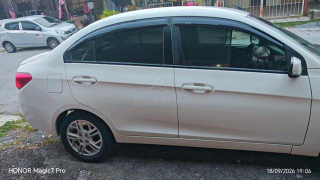 2018 Proton SAGA 1.3 PREMIUM CVT MY16 BT P2-13A - 3