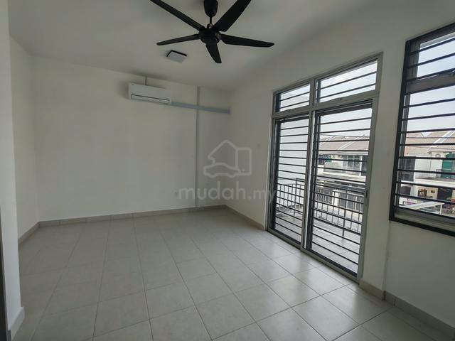 Pulai Mutiara 2 Double Storey Terrace End Lot 4 Bed Partial Furnished 1