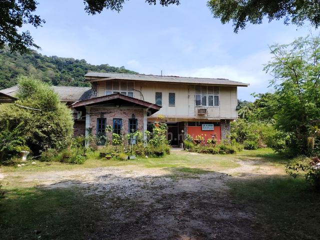 Teluk Muroh Lumut, Heritage Bungalow and Herbal Land For Sale 1