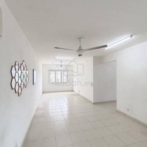 De Bayu Apartment 1