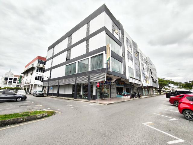Satok ❣️ 3rd Floor Shoplot - For Rent (1950 sqf) 1