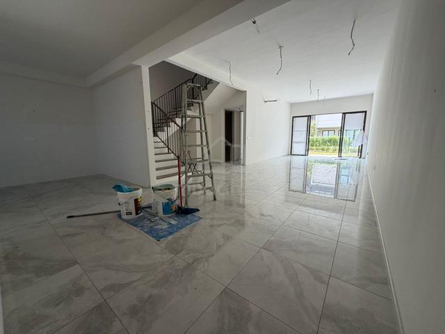 Jia Hayat Villa Bukit Serdang, Bukit Jalil South - 3 Storey Freehold 1