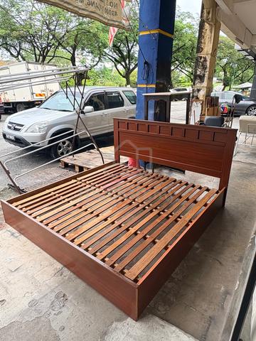 king bed - photo 2 of 6