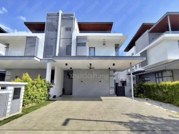 3 Storey Semi-D Corner House @ Broadleaf Residence, Kota Kemuning 1