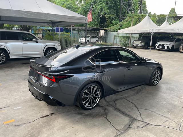 2021 Lexus IS300 2.0 F-SPORT / LIKE NEW / RED LTHR - 4