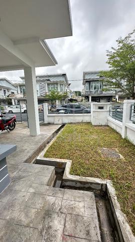 Non Bumi NEWLY REFURBISHED Double Storey SEMI D Terrace SP 10 , BSP 4