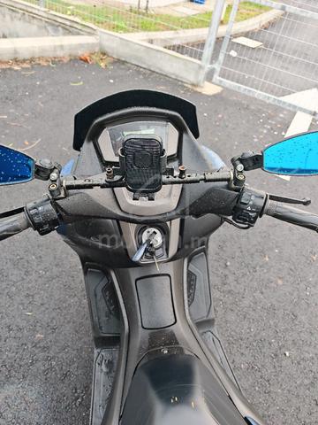 Yamaha NMAX V2 2023 like new Direct owner - photo 2 of 8