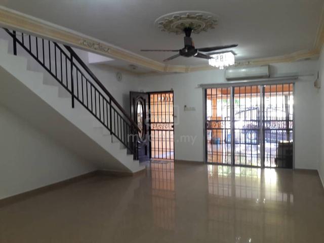 Taman Selayang Mulia 2 Storey For Sale! Bumi Lot 1
