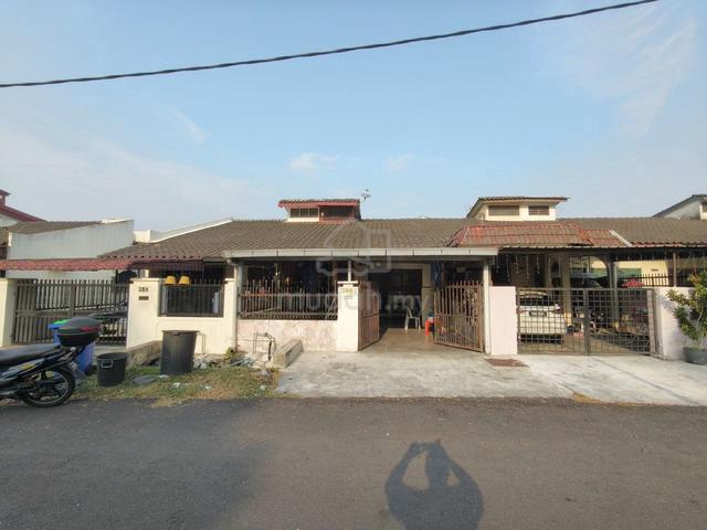 FACING OPEN VIEW LAKE Single Storey Taman Sri Serdang Seri Kembangan 1