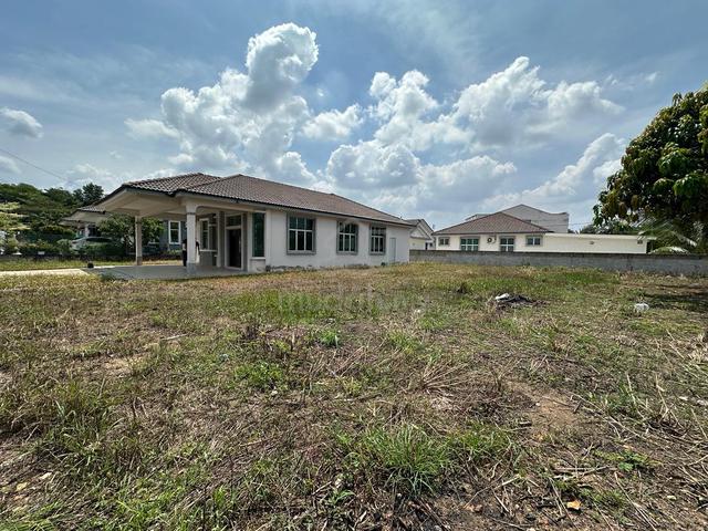 Taman Bistari Utama 1 Storey Bungalow House Endlot Big Land For Sale 1