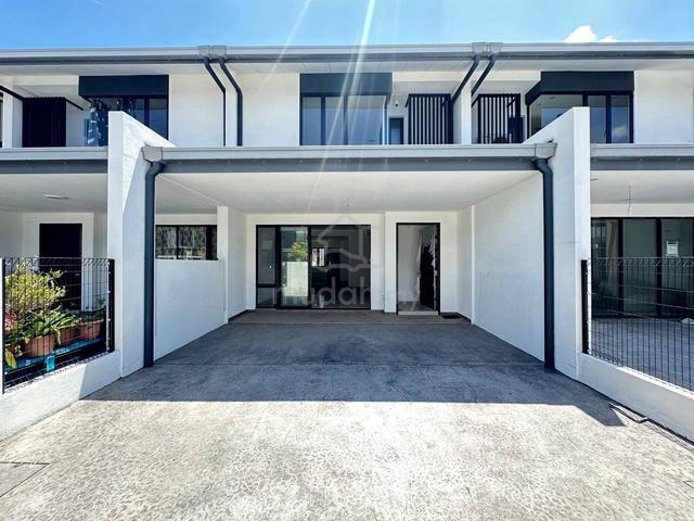 FREEHOLD FACING NORTH📍Double Storey Nadira 1 🏡 Bukit Raja FOR SALE📌 1