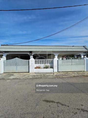 Single storey end lot @ Taman Kedua 1