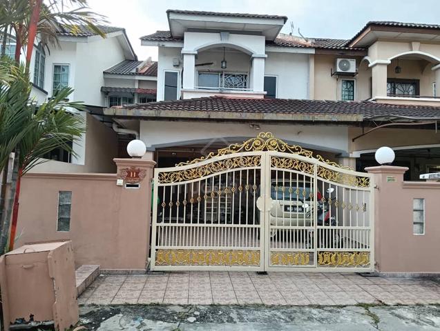Room for rent at Taman Wawasan Puchong near LRT and Lake garden 1