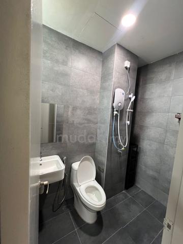 Master Bedroom at Verando Residences, PJ (Near KTM, NPE, LDP, Sunway) 1