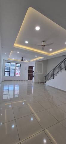 Pasir gudang bandar layangkasa double storey new unit for rent 1