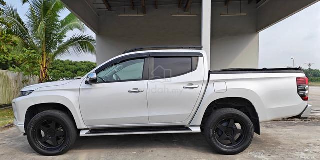 2021 Mitsubishi TRITON 2.4 VGT PREMIUM 4x4 6-speed - 4