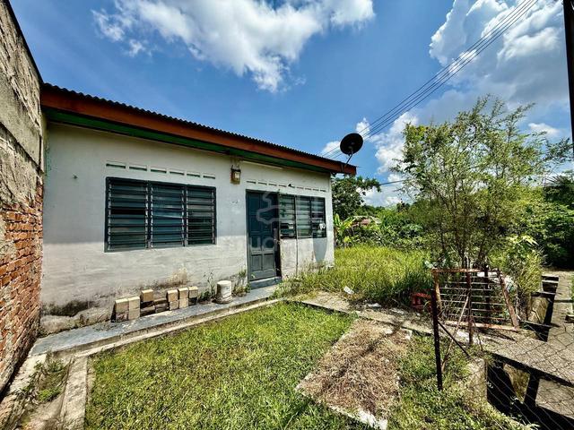 [CORNER LOT] Rumah Awam Setingkat, Taman Rembia Setia, Alor Gajah 1
